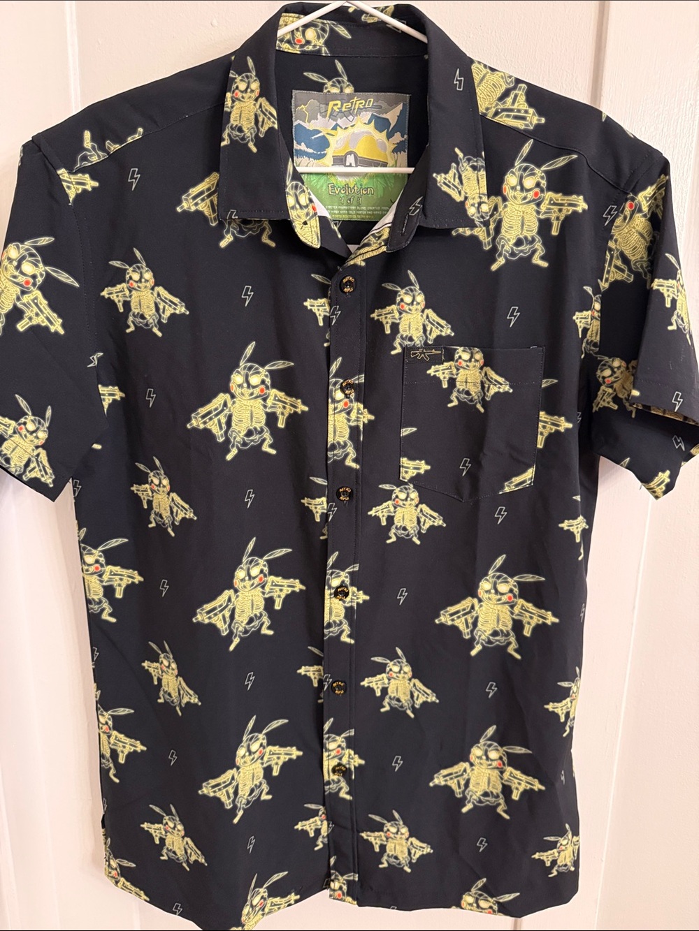 Men's M, Retro Rifle Evolution 4 Pikachu Short Sleeve Graphic Pattern Camp shirt